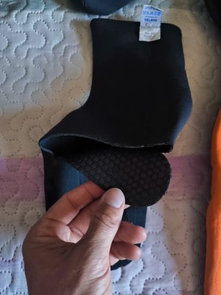 Neopreno Seland barranquismo con capucha