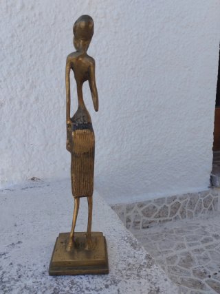 Figura de bronce africana