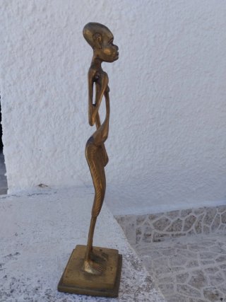 Figura de bronce africana