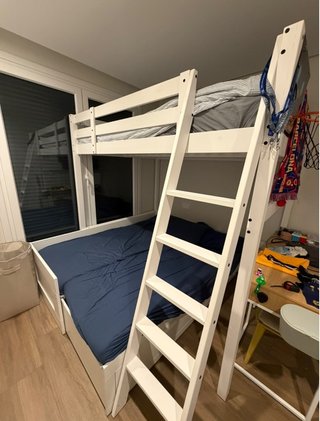 Cama alta IKEA STORÅ + colchón VESTMARKA
