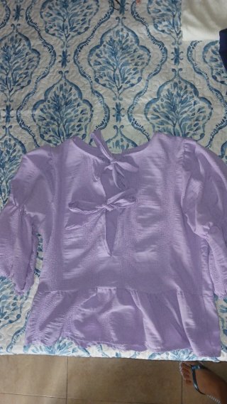Blusa lila con lazada