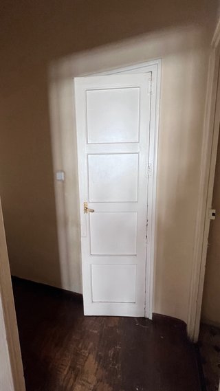 Puerta antigua con cristal