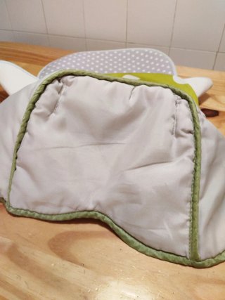 Funda para trona de bebé con lunares