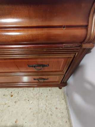Cómoda de madera con tapa de mármol a restaurar