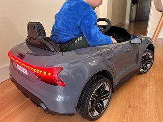 Coche eléctrico infantil Audi RS