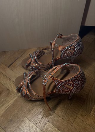 Zapatos de baile latino con tacón