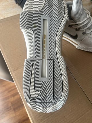 Nike Zoom GP Challenge 1 - Talla 49.5 tenis/ padel