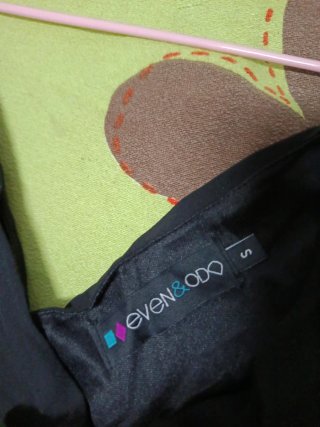 Mono corto Even&Odd negro lentejuelas Talla S