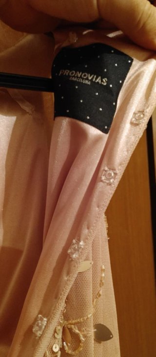 Vestido de fiesta beige y dorado