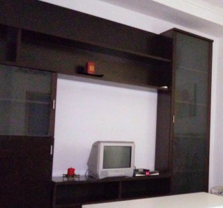 Mueble de salón madera y cristal