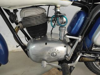 Motor MV Agusta 150 cc con carburador
