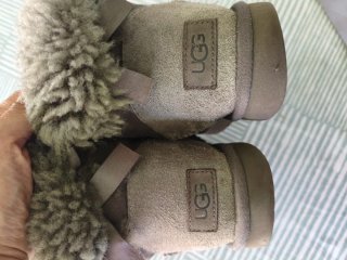 Stivaletti UGG grigi con fiocchi posteriori
