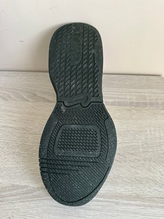 Zapatillas Nike grises y amarillas