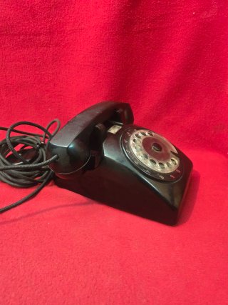 Teléfono antiguo de baquelita CGCT