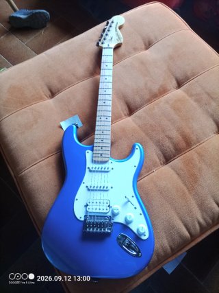 Guitarra Eléctrica Azul Fender