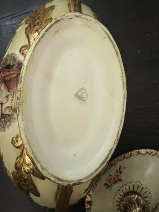 Zuppiera vintage decorata