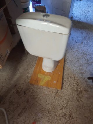 Retrete blanco de porcelana