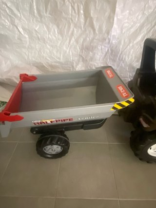 Tractor a pedales Valtra nuevo