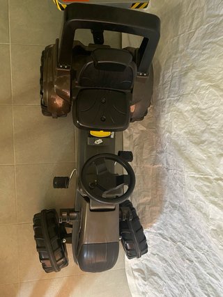 Tractor a pedales Valtra nuevo
