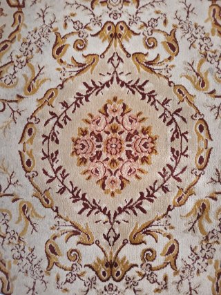 Alfombra de alta calidad beige y roja