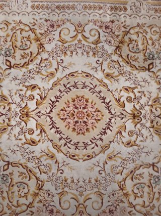 Alfombra de alta calidad beige y roja