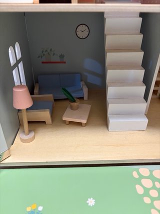Casita de muñecas de madera