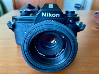 Cámara Nikon EM Analógica 35mm Negra