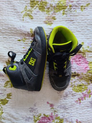Deportivas DC Shoes negras y verdes