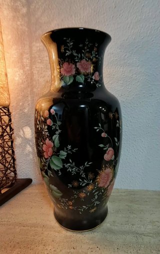 Jarrón porcelana negro flores doradas