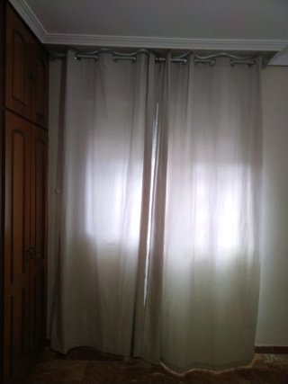 2 Hojas Cortinas Grises Opacas. Con ojales.