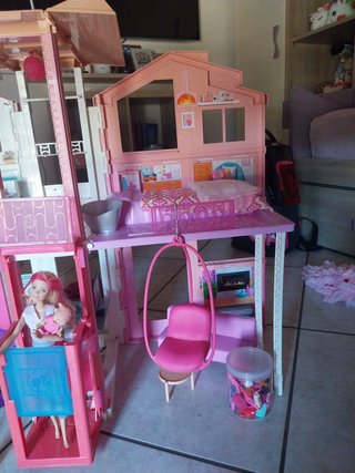 Casa di Barbie a più piani malibu