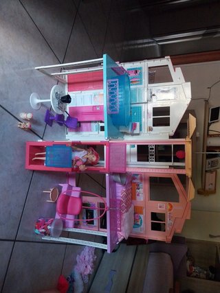 Casa di Barbie a più piani malibu