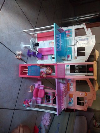 Casa di Barbie a più piani malibu