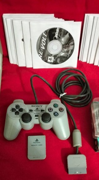 Consola PlayStation 1 con juegos y accesorios