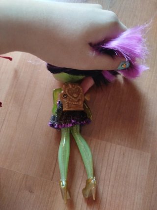 Muñeca Novi Stars Verde Pelo Morado