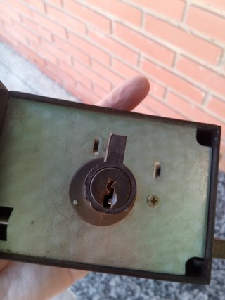 Cerradura Azbe con escudo y 6 llaves