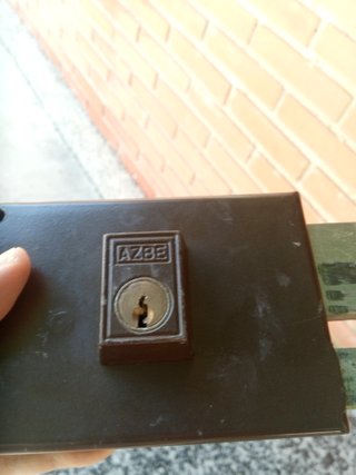 Cerradura Azbe con escudo y 6 llaves