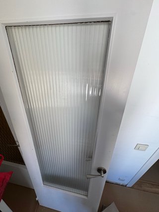 Puertas blancas con manilla y cristal