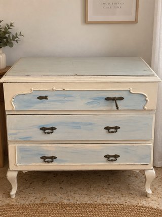 Cómoda vintage azul y blanco