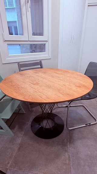 Mesa redonda SKLUM madera y metal