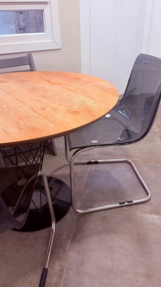 Mesa redonda SKLUM madera y metal