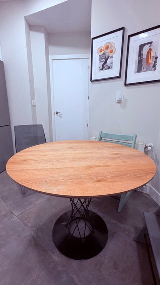 Mesa redonda SKLUM madera y metal