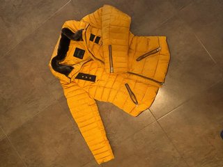 Abrigo acolchado Zara amarillo XS