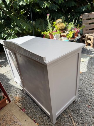 Escritorio gris de madera