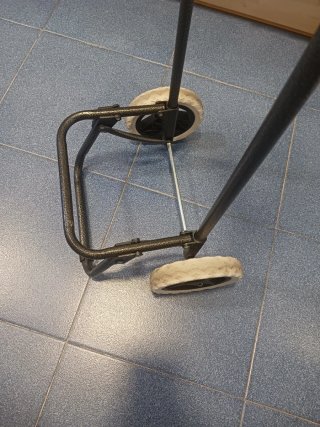 Carrito de la compra con dos ruedas