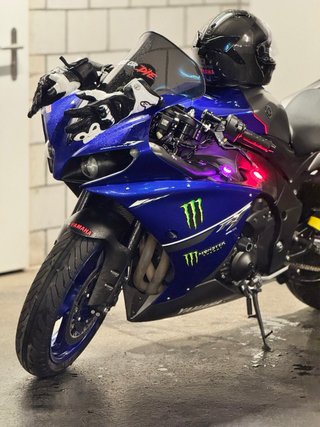 Yamaha R1 Crossplane Edition Blue Race
