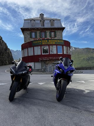 Yamaha R1 Crossplane Edition Blue Race