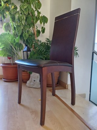 Mesa comedor ampliable y 5 sillas madera wengue