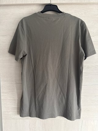 Camiseta BOSS gris con logo