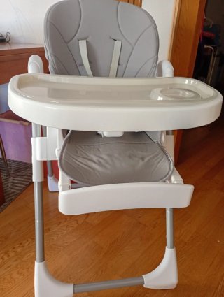Trona reclinable con bandeja
